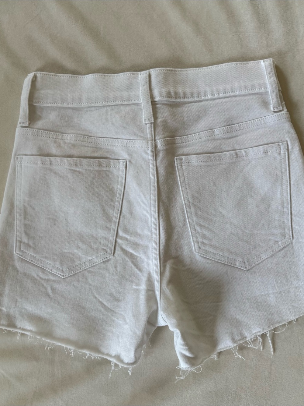 Express Women's High Rise Shortie Hyper Stretch White Denim Shorts - Picture 2 of 4